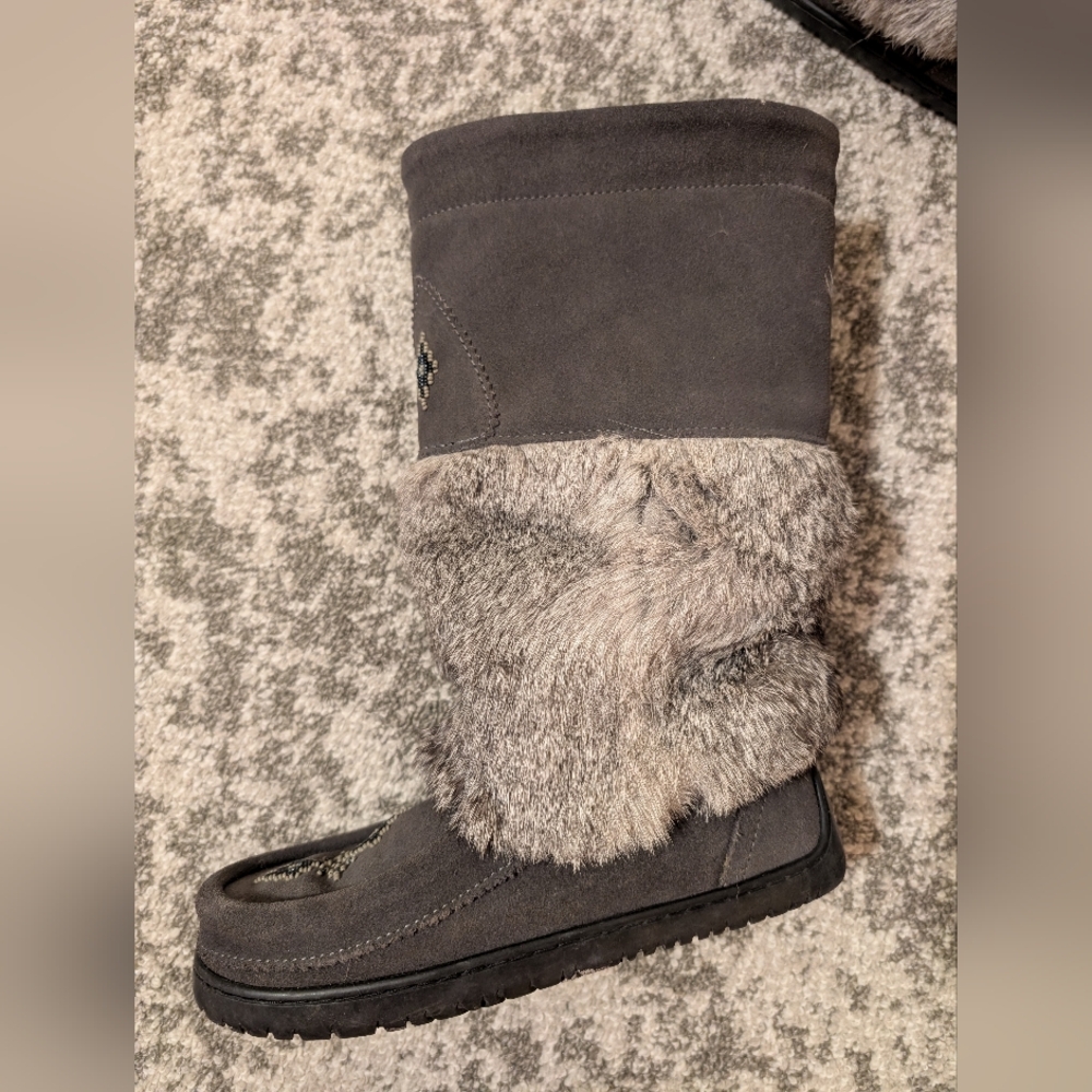 Cozy Gray Fur And Leather Winter Boots - Picture 2 of 10